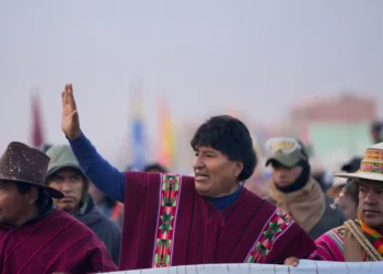 VIDEO/Atentat ish-presidentit në Bolivi, makina më të cilën po udhëtonte qëllohet me breshëri plumbash