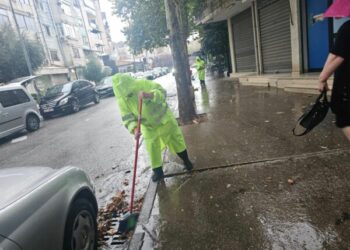 Reshjet e dendura të shiut në Tiranë, punonjësit e Bashkisë në terren. Si paraqitet situata