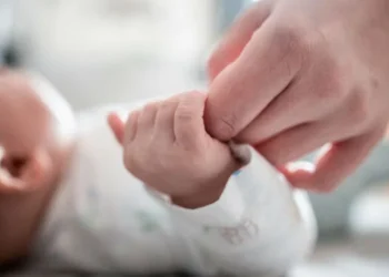 Nëna dhe foshnja ndërruan jetë tragjikisht, zbulohet shkaku i ngjarjes në Tiranë