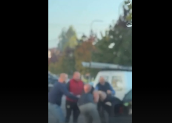 VIDEO/ Grushte në mes të rrugës, momenti kur dhunohet kryebashkiaku i Pejës Gazmend Muhaxheri