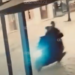 Nxori automatikun dhe…/ Atentati sot në Shkodër i paralajmëruar? Momenti kur një prej viktimave i drejtohet arma në mes të lokalit (VIDEO)