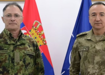 Çfarë po ndodh? Shefi i Ushtrisë së Serbisë takohet me komandantin e KFOR-it