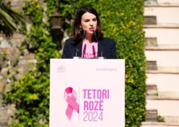 Nis nga Elbasani fushata për tetorin rozë “Ia vlen të jetosh”, ministrja Koçiu: Mamografia falas