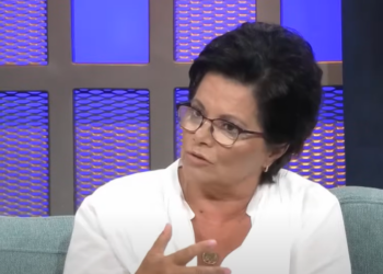 “Pija urinë, gjysmë domate për 4 ditë”, Angjelina tregon mbijetesën në 1990 në Ambasadën Gjermane!