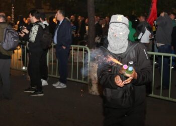 Dhuna në protestën e opozitës, nisin shoqërimet nga policia