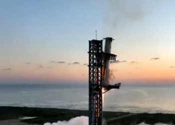 VIDEO / Spektakël i teknologjisë! Raketa e Elon Musk bën uljen historike në Tokë