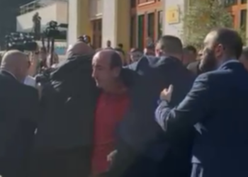 “Këta të vrasin natën dhe të qajnë ditën!” Sula: Parlamenti i blinduar si bunker i Enver Hoxhës