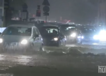 Rrugët kthehen në lumenj/ Mot i keq dhe përmbytje në Itali, shënohet një viktimë në Bolonja