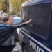 VIDEO / Policia dërgon Metën në burgun 302, Blushi godet furgonin: Mbahu, je si Che Guevara!