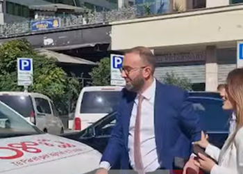 VIDEO/ Aksidentohet makina e Bardhit pak momente para se deputeti të paraqitej në SPAK