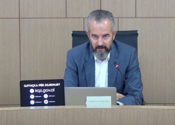 “Morën donacione jashtë rregullave”/ KQZ propozon gjoba për kandidatët në zgjedhjet e 14 majit (Lista)