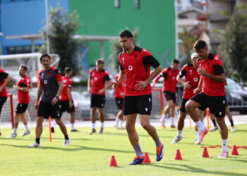 Kombëtarja nis stërvitjen në “Shtëpinë e Futbollit”, por Asllani dhe Uzuni stërvitje të diferencuar