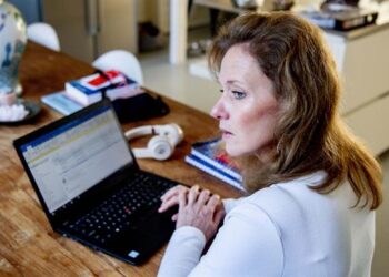 Virale në rrjetet sociale, por këto 3 tendenca në vendin e punës mund të dëmtojnë karrierën tuaj