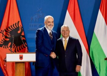 Rama nuk i “harron” batutat as me Orbanin në Budapest: Më vjen keq që nuk ndoqa protokollin! Vesha këpucë të…