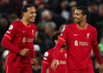 Ish-mbrojtësi i Liverpool tërhiqet nga futbolli në moshën 33-vjeçare