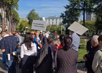 Shoqata e të Verbërve marshim sensibilizues në Tiranë, mesazhin që duan të transmetojnë