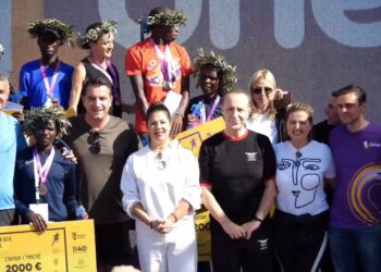 Maratona, Veliaj i dorëzon medaljen e vendit të parë Luiza Gegës: Sa më shumë të zhvillohet Tirana, aq më shumë ngrihet gjithë Shqipëria dhe ecet përpara