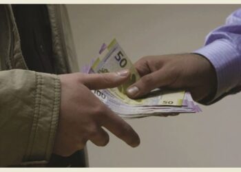 EMRI/ Skemë mashtruese me mikrokredi, arrestohet 43-vjeçari që shpërdoroi me detyrën