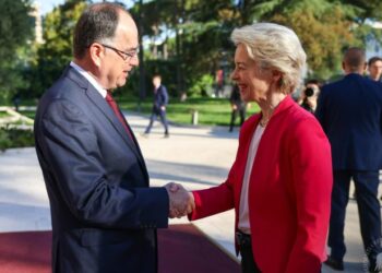 Begaj takohet me Presidenten e Komisionit Evropian: Integrimi i Shqipërisë dhe rajonit në BE në fokus të diskutimeve