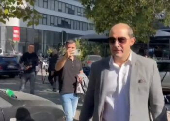 FOTOLAJM/ Sokol Mëngjesi i rikthehet punës, avokati u dhunua barbarisht nga disa persona në zonën e ish bllokut