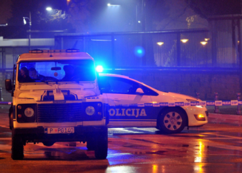 Tronditëse! Vëlla e motër gjenden të vrarë, Policia thirrje banorëve: Mos dilni nga banesat