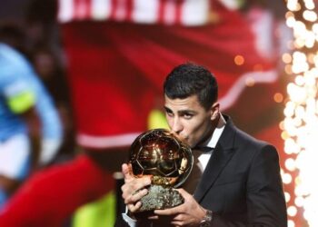 Rodri fiton Topin e Artë në ceremoninë e bojkotuar nga Real Madrid