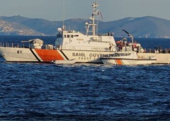 Rrezikonin të mbyteshin, anija shqiptare ndihmon emigrantët