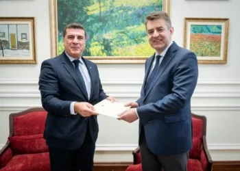 Shqipëria zyrtarisht çel ambasadën në Ukrainë, ambasadori Filo dorëzon letrat kredenciale