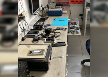 Zhbllokonte celularët duke i piratuar, arrestohet 36-vjeçari në Tiranë që ka “thyer” 473 fjalëkalime