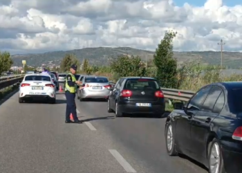 Aksident në autostradën Fier-Lushnjë, përplasen dy automjete! Lëndohet një person