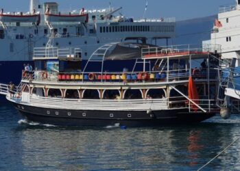 Mbi 55 mijë turistë në Sazan-Karaburun nga maji në shtator, udhëtimet me anije vijojnë edhe në tetor