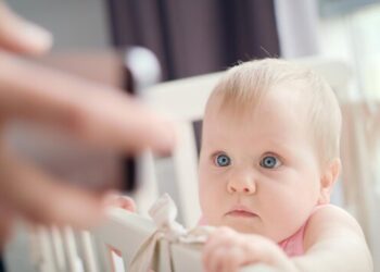 Dikur ankoheshin vetëm të moshuarit, sëmundja e syve që po prek vitet e fundit edhe fëmijët