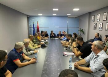 “Ndihmë për qytetarët dhe bizneset e dëmtuara”, Çuçi e Vëngu “zbarkojnë” në Vlorë pas përmbytjeve: Situata drejt normalizimit, strukturat në terren