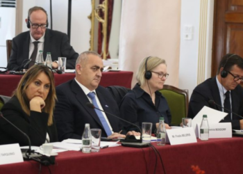 Vijon vizita e PE në Tiranë, Beleri dhe eurodeputetët e tjerë takohen me socialistët e demokratët