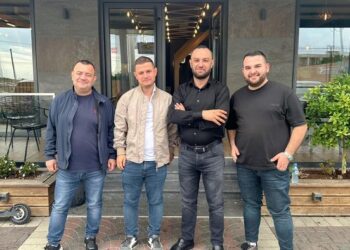 “Me çunat e Manzës”/ Dorëzoi mandatin dhe u thirr dy herë në SPAK, Jurgis Çyrbja vijon takimet me qytetarët
