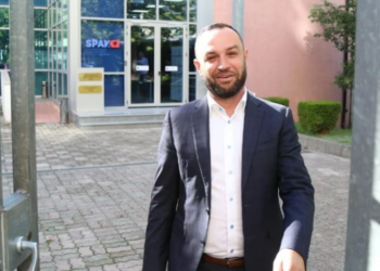 Deputeti socialist del nga Prokuroria e Posaçme, Jurgis Çyrbja batuta me gazetarët