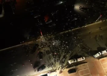 VIDEO NGA DRONI / Kjo është pjesëmarrja në protestën e PD te sheshi ‘Shqiponja’ në Tiranë