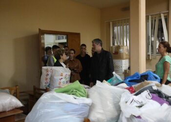 Tërhiqet uji në Vlorë, nis shpërndarja e ndihmave për familjet e prekura. Si paraqitet situata