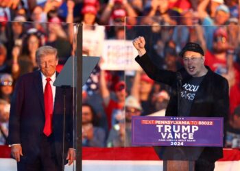 Trump me “krahë të ngrohta”/ Musk dhe miliarderë të tjerë kanë investuar shuma marramendëse për fitoren e ish-presidentit