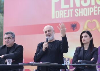 “Rrogat e deputetëve nuk ndikojnë te pensionet”, Rama premton ‘bonusin e madh’ për fundvitin