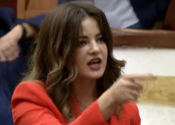 Skandal në Parlament! Hoti spërkat socialistët me benzinë, Spiropali: Ke bërë një krim të rëndë…