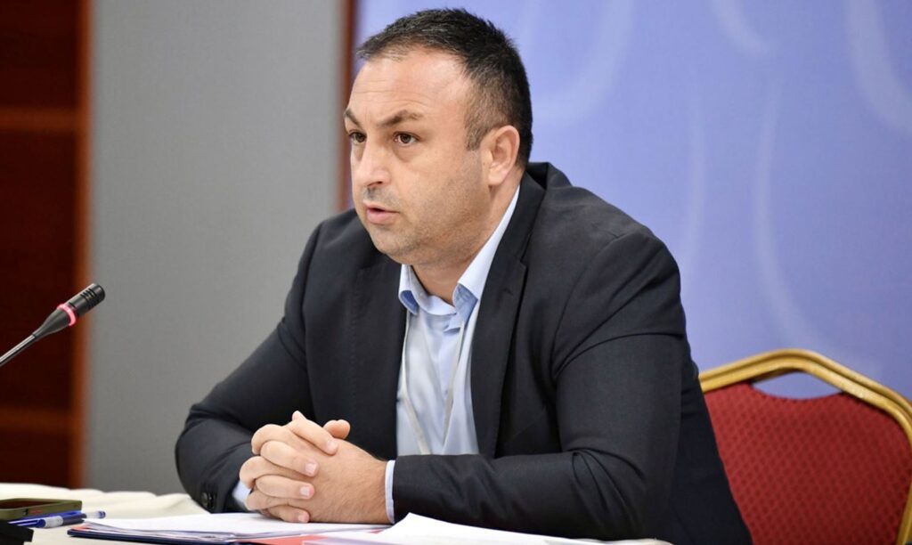 Meta u arrestua dhunshëm? Hoxha: Kur kundërshtohet forcërisht, Policia në të gjithë botën ka vetëm një opsion…