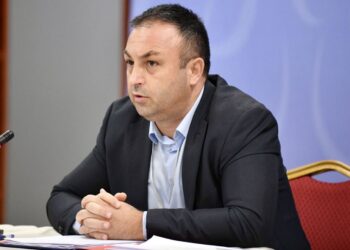 ‘Deputetët e PD do kallëzohen në SPAK për dhunën në Kuvend’, reagon ashpër ministri Hoxha: Kemi pamje filmike…
