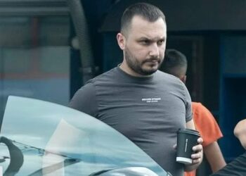 Ndodh edhe kështu! “Skifteri” më i famshëm shqiptar në Angli replikon me gazetarin e The Telegraph: Jam nivel tjetër…