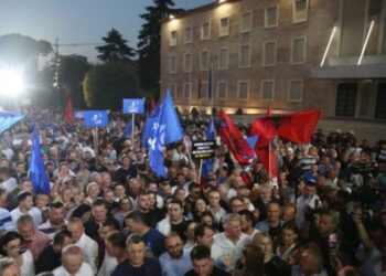 Mosbindje civile dhe bllokim të rrugëve kryesore të Tiranës/ Çfarë pritet të ndodhë nesër në protestën e opozitës