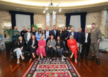 Veliaj nderon Ardit Gjebrean me titullin “Mirënjohja e Qytetit”: Shenjues i kohës sonë…