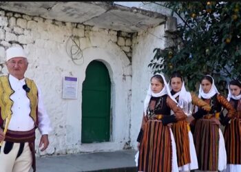 Kullat shekullore të Dibrës hapin dyert për turistët, ndërtesat e vjetra të preferuarat e aventurierëve