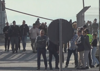 VIDEO / Brenda kampit te Gjadrit! 400 shtretër dhe një burg, emigrantët do të presin 4 javë