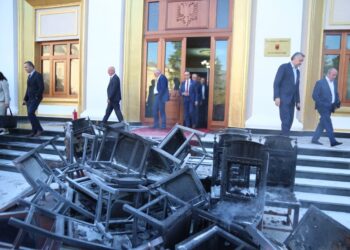 Sot seanca e radhës në Kuvend, opozita me 24 deputetë të përjashtuar, çfarë pritet të ndodhë