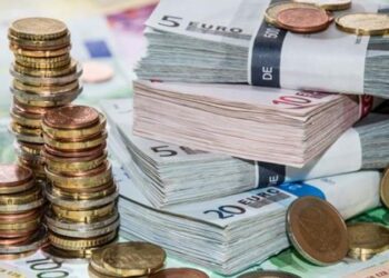 Këmbimi valutor, ja me sa blihen e shiten dollari dhe euro, çfarë ndodh me monedhat e tjera